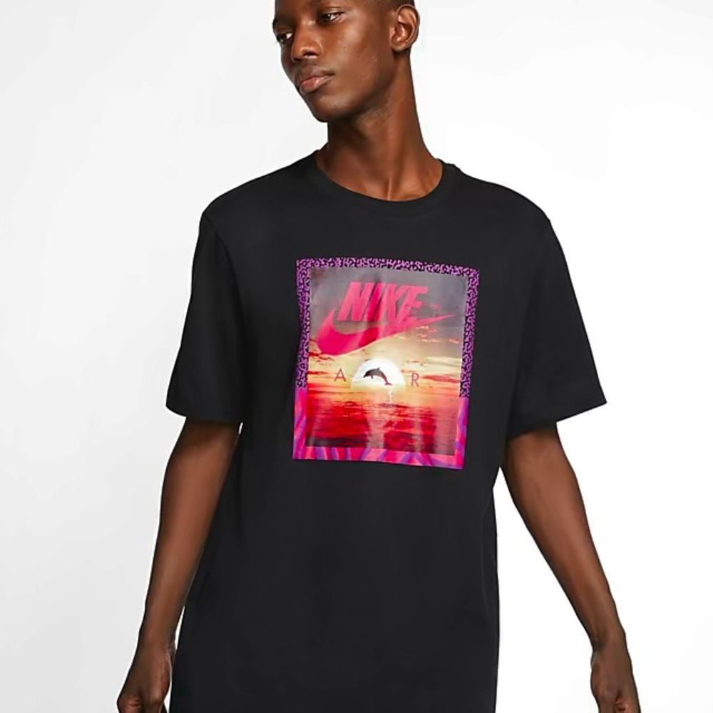 NIKE SPORTSWEAR SUNSET DOLPHIN GRAPHIC T-SHIRT
